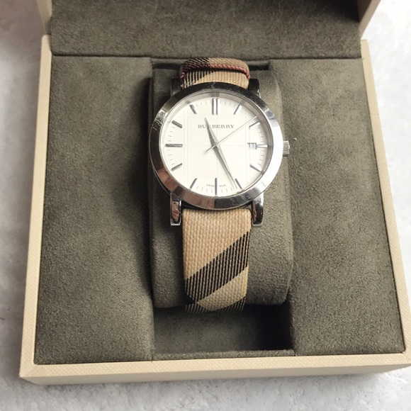 Burberry Accessories - Burberry women’s men’s unisex plaid watch with box